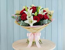 Букет цветов из:  Лилии и Розы в Мамакане