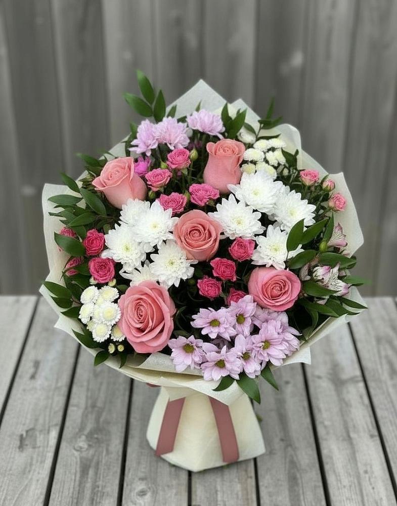 Букет цветов из: Альстромерии, Гвоздики, Розы и Хризантемы в Мамакане