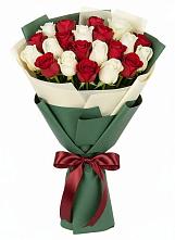 Букет Микс из красных и белых роз в Мамакане