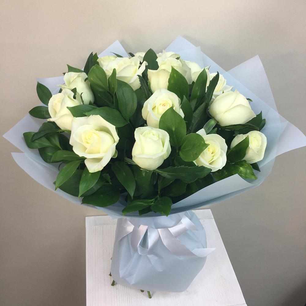 Букет 15 Белых роз Проуд в Мамакане