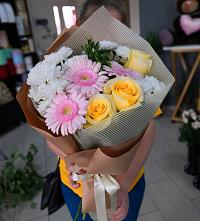 Букет цветов из:  Герберы, Розы и Хризантемы в Мамакане