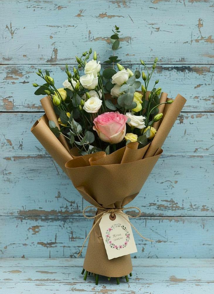 Букет цветов из: Розы и Лизиантусы в Мамакане