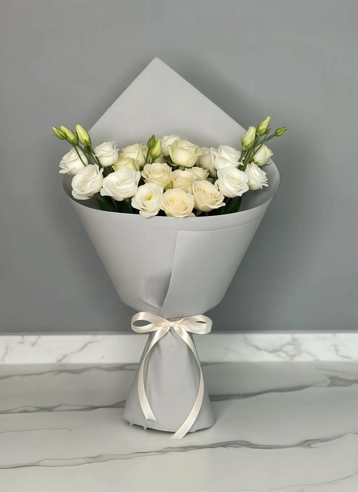 Букет цветов из: Розы и Лизиантусы в Мамакане