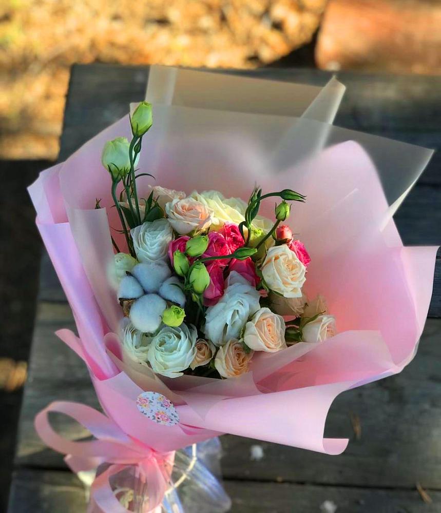 Букет цветов из: Розы и Лизиантусы в Мамакане