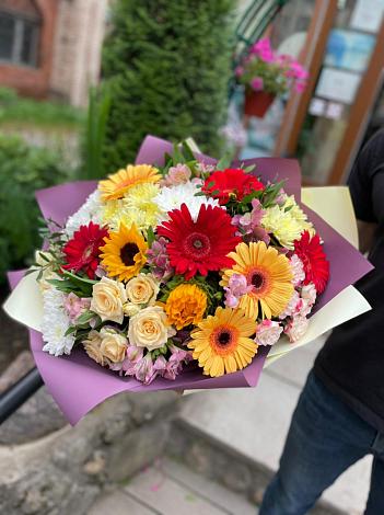 Букет цветов из: Герберы, Ромашки, Хризантемы, Розы и Подсолнухи в Мамакане