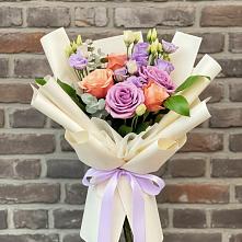 Букет цветов из:  Лизиантусы и Розы в Мамакане