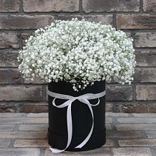 Цветочная композиция из Гипсофила в шляпной коробке в Мамакане