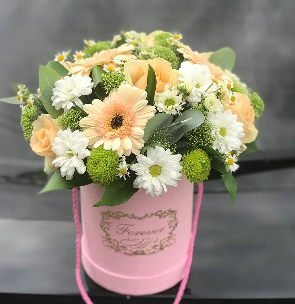 Цветочная композиция из Розы, Герберы и Хризантемы в шляпной коробке в Мамакане