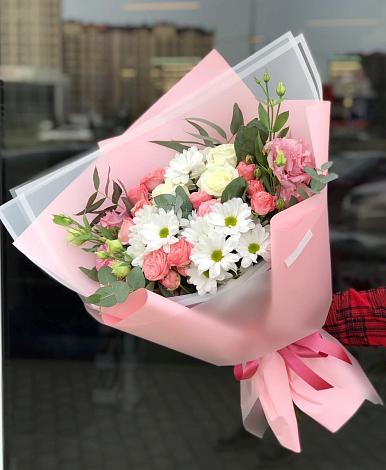 Букет цветов из: Розы, Лизиантусы и Хризантемы в Мамакане