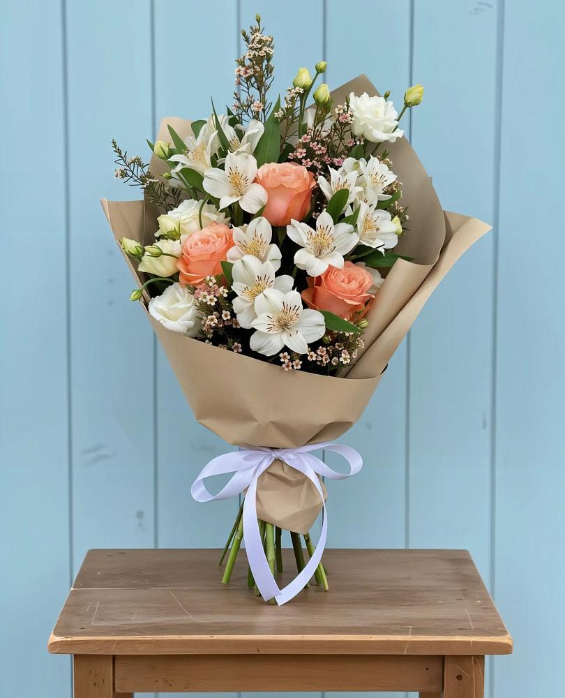 Букет цветов из: Альстромерии, Лизиантусы, Розы и Хризантемы в Мамакане
