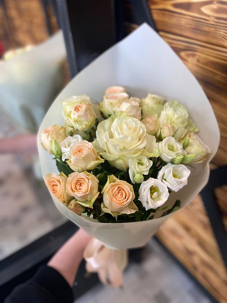 Букет цветов из: Розы и Лизиантусы в Мамакане