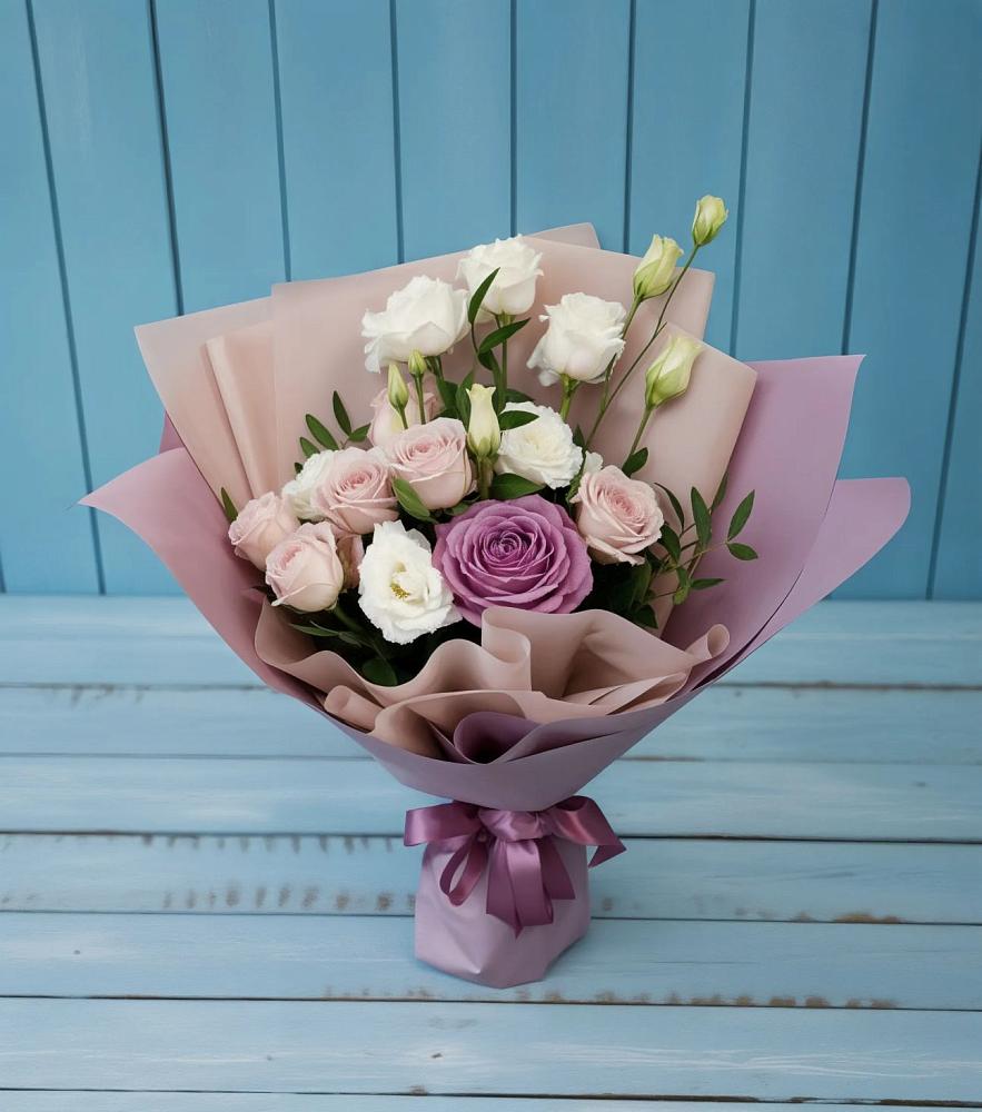 Букет цветов из: Розы и Лизиантусы в Мамакане